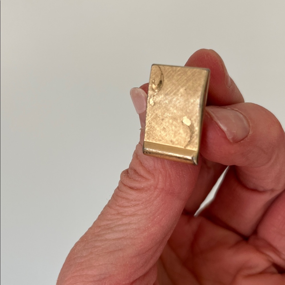 SWANK Gold-Tone Rectangular Cuff Links - Picture 4 of 7